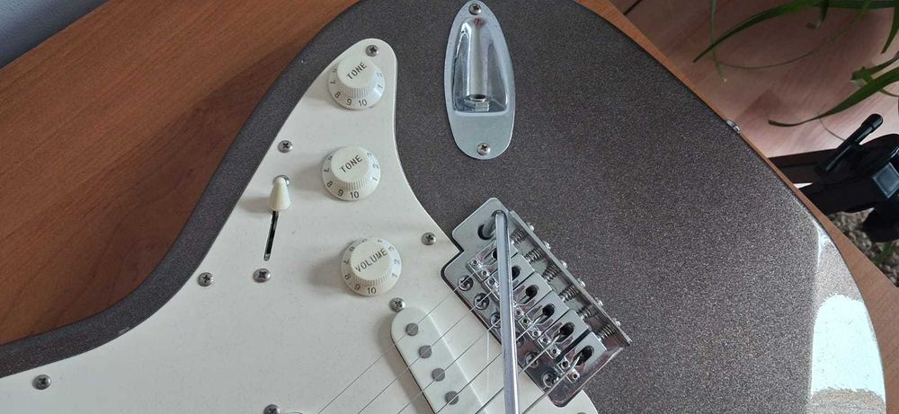 Gitara elektryczna Sounder, kabel, piec, pokrowiec
