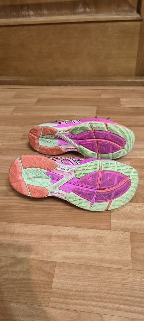 Кросівки ASICS 38 розмір