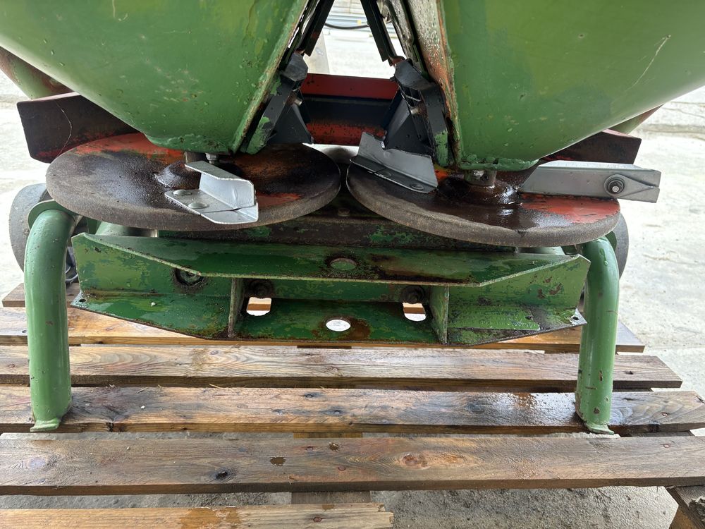 Rozsiewacz nawozu amazone ZA-F ( 2x hydraulika, koła)