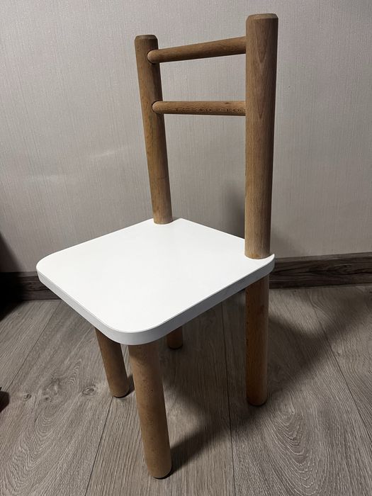 Дитячий стіл з стільчиком