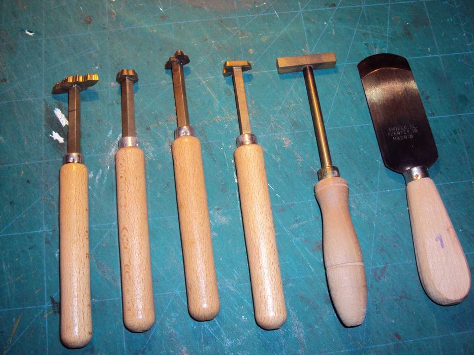 Conjunto para encadernar livros