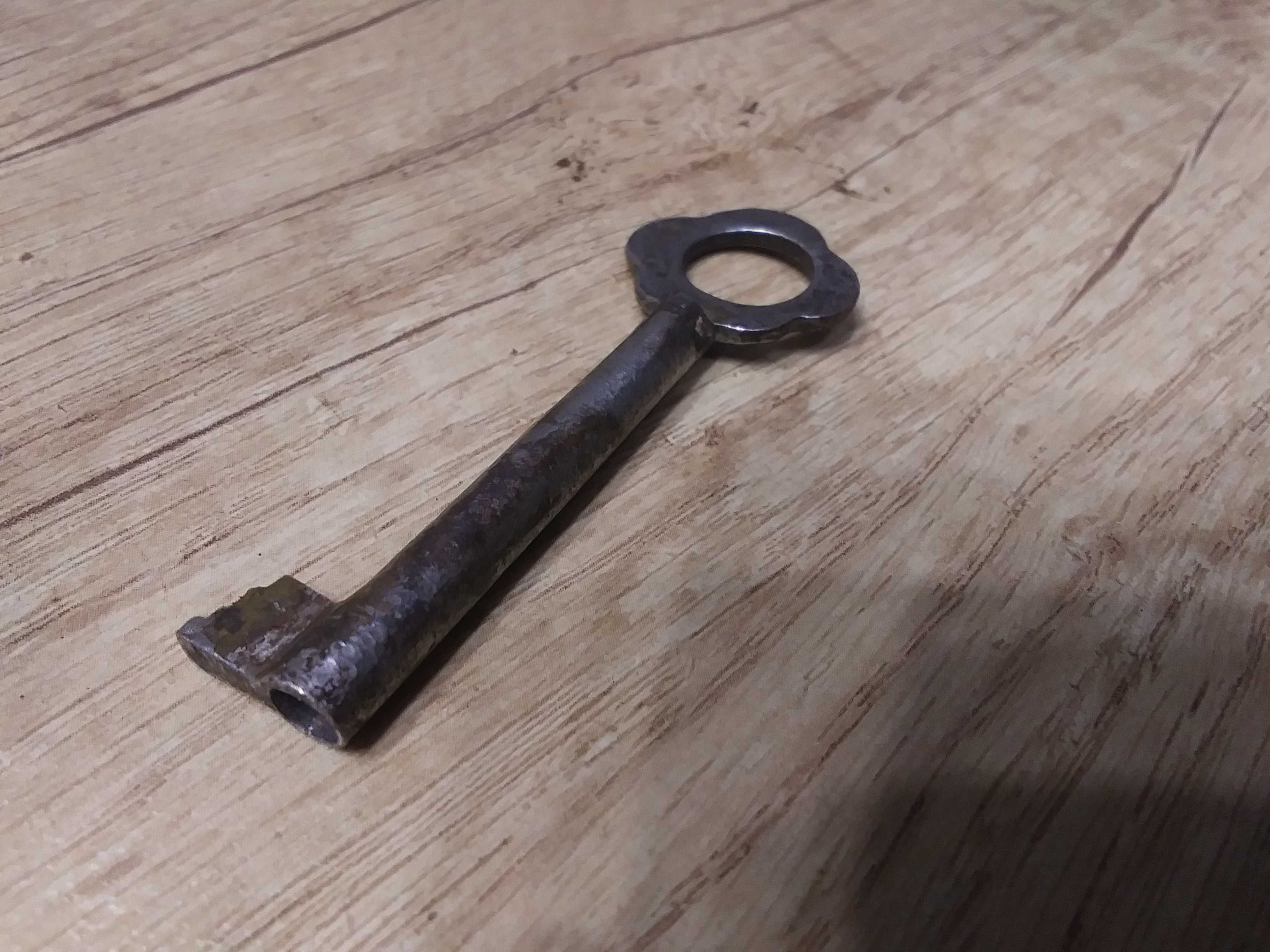 Stary zabytkowy kluczyk do drzwi mebli kłódki zamka z PRL klucz 6,5 cm