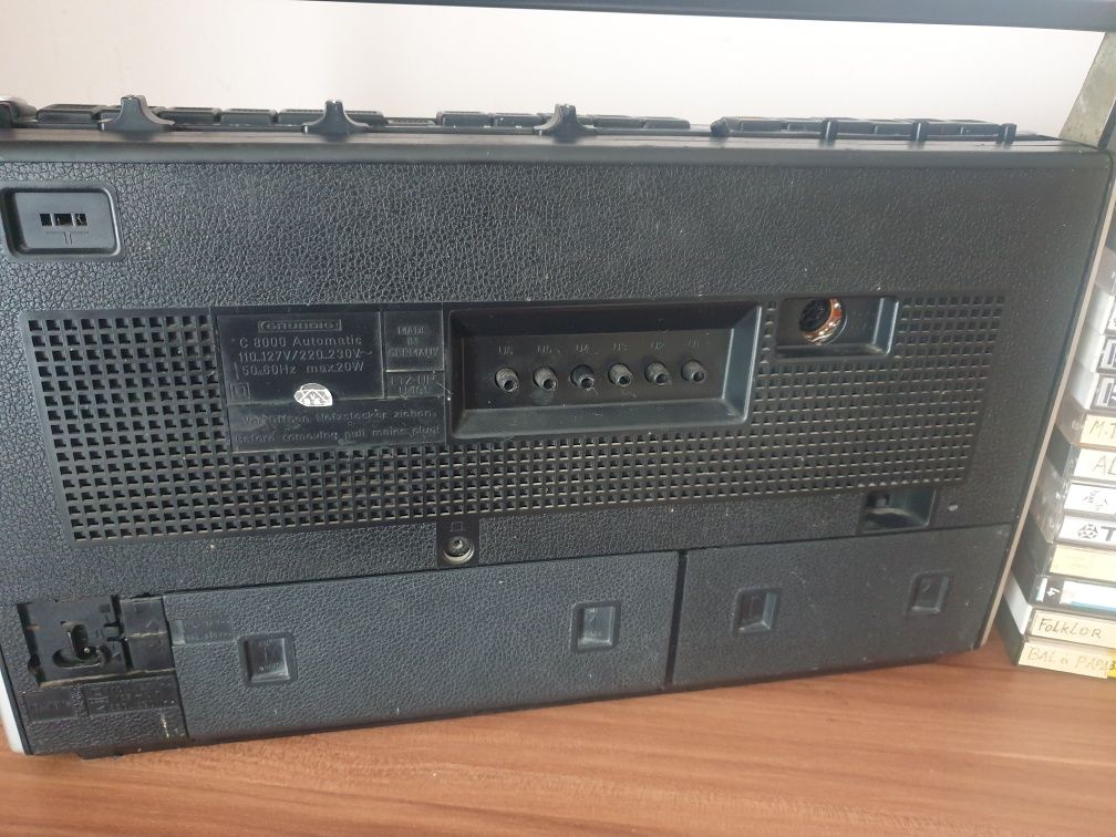 Radiomagnetofon Grundig C 8000 w komplecie z kasetami magnetowonowymi