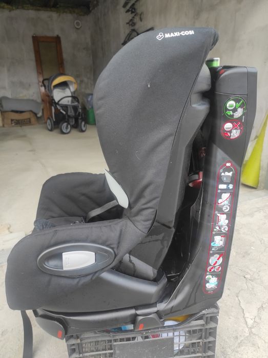 Автокрісло в дуже хорошому стані,з поворотним механізмом.