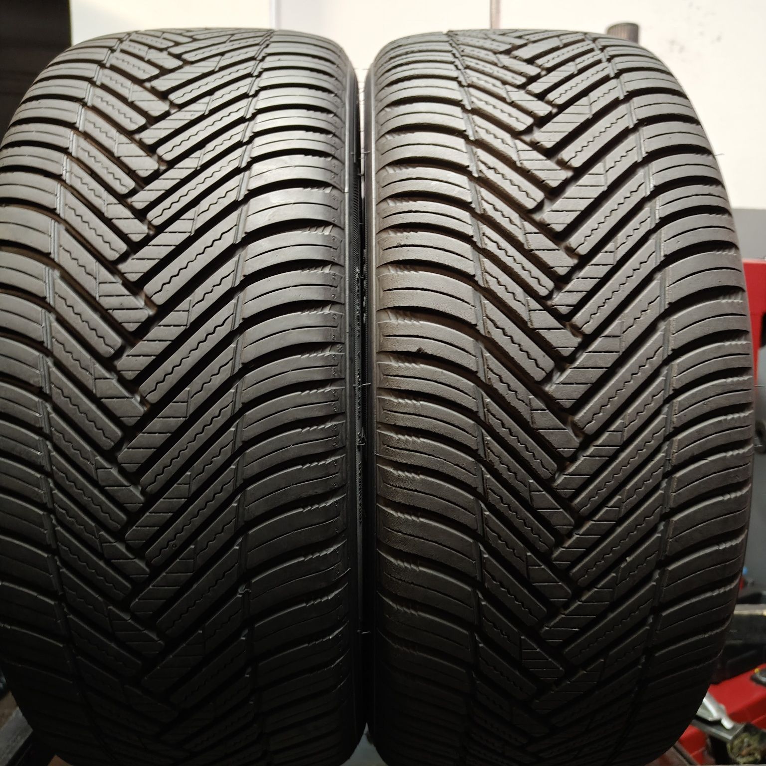 225/45/18 XL Sprzedam parę opon całorocznych Hankook