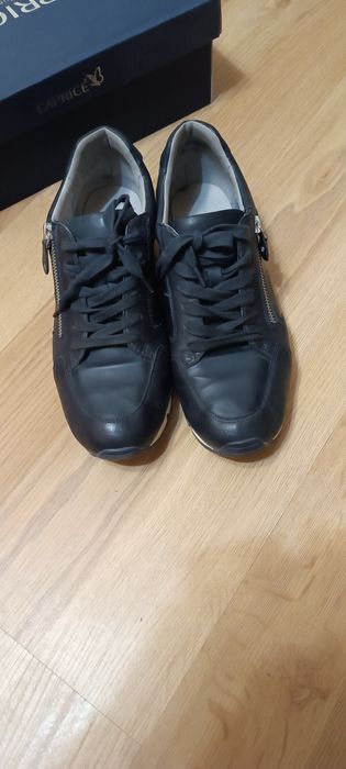 Продам кроссовки Caprice 42 размер,кожа