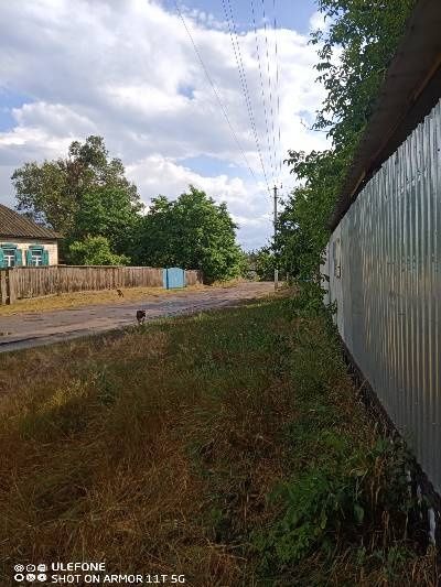 Будинок цегляний, два участки, 1 га землі