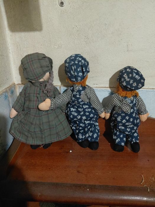 Conjunto de 3 Bonecas antigas de porcelana 10€