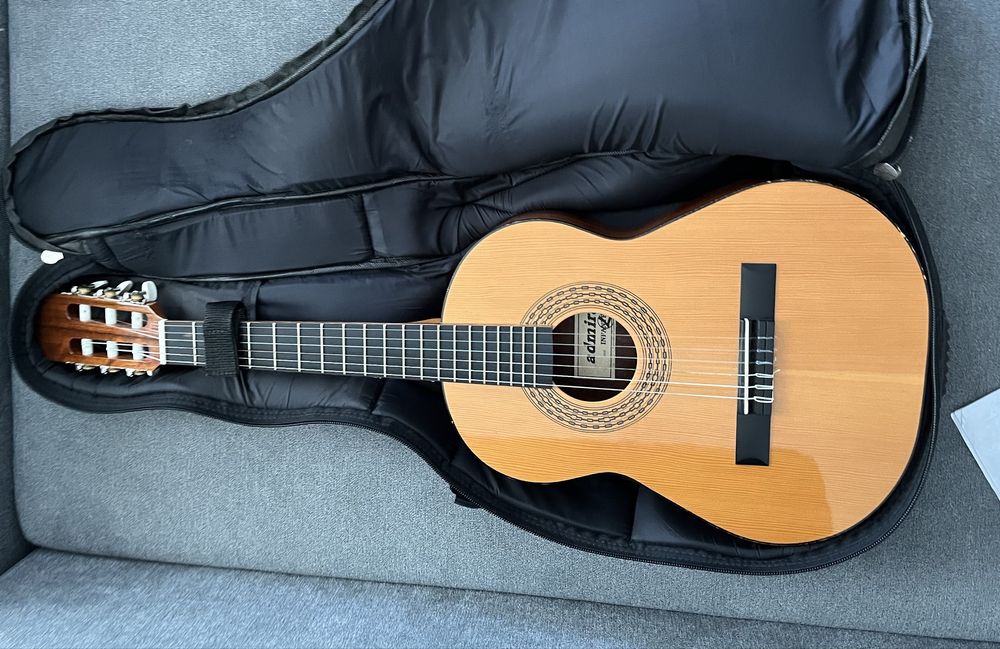 Gitara klasyczna drewniana firmy admira 1/2 dziecieca + zestaw