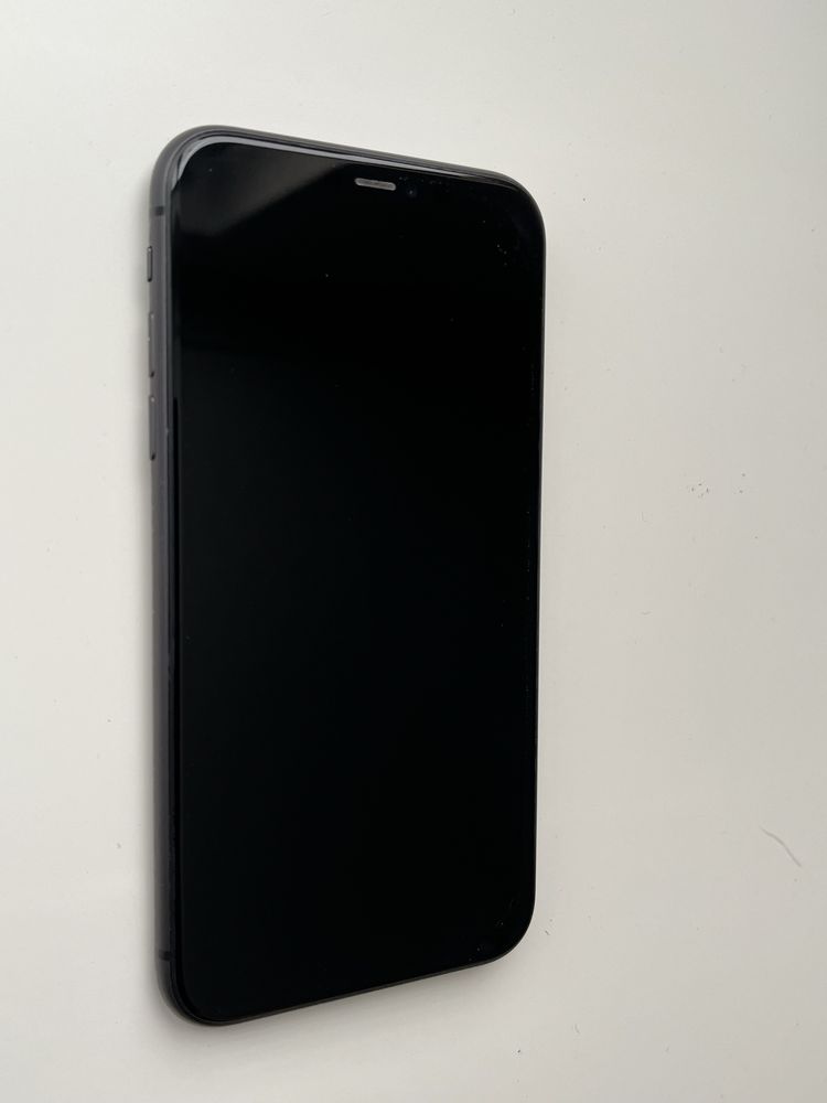 iPhone 11 czarny pudełkiem