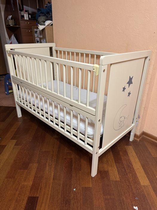 Кроватка дитяча з маятником і шухлядкою