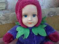 Фарфоровая кукла ягодка