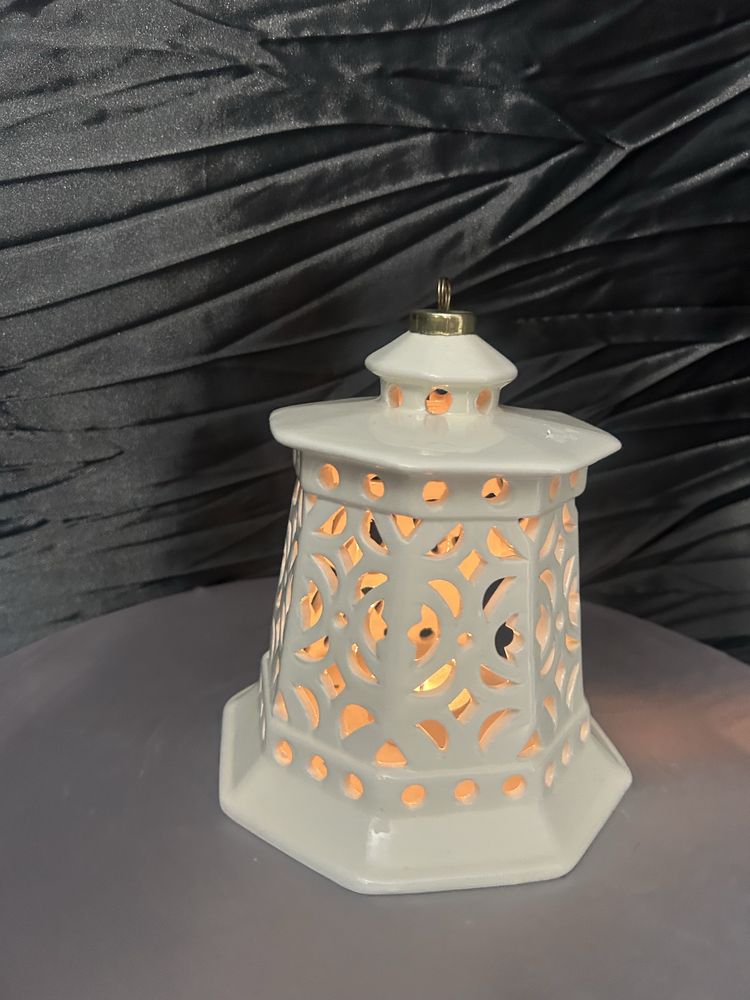 Lampion ceramiczny ażurowy ecru do zawieszenia z miejscem na świeczkę
