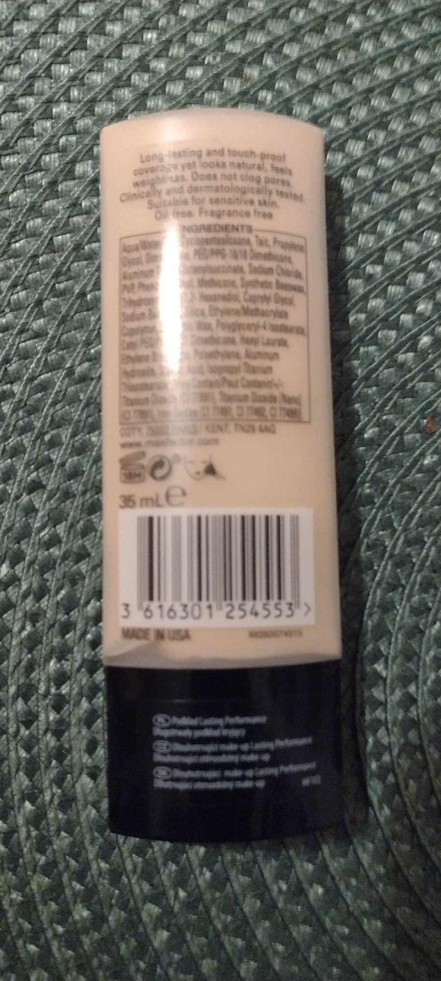 Max Factor lasting performance 097 golden ivory.