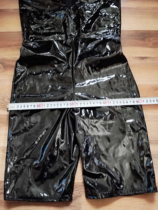 lateksowy kombinezon S latex suit dopasowany obcisły goth costume