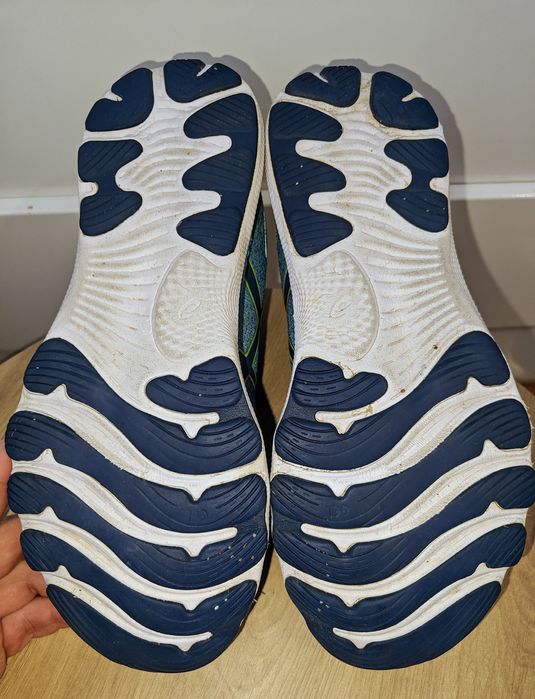 Męskie świetne buty do biegania Asics Gel-Nimbus 24 rozmiar 42.5