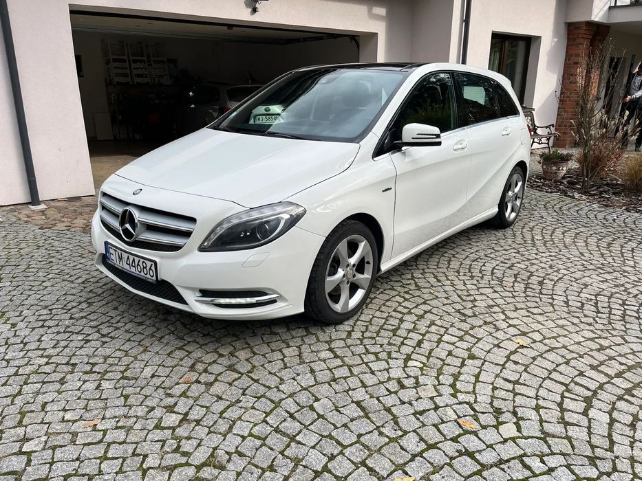 Mercedes-Benz Klasa B 200 CDI bi xenon ILS Skóra Kamera Cofania Pakiet AMG Panorama ALU 17"