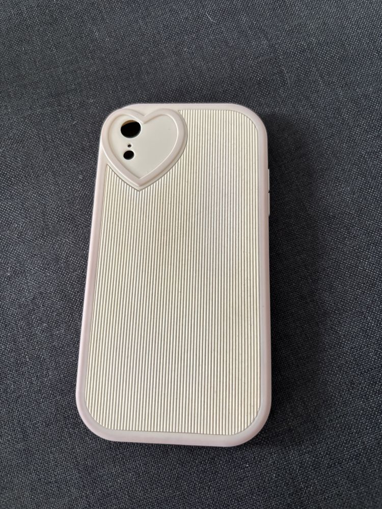 Etui case obudowa iPhone XR bezowe serce