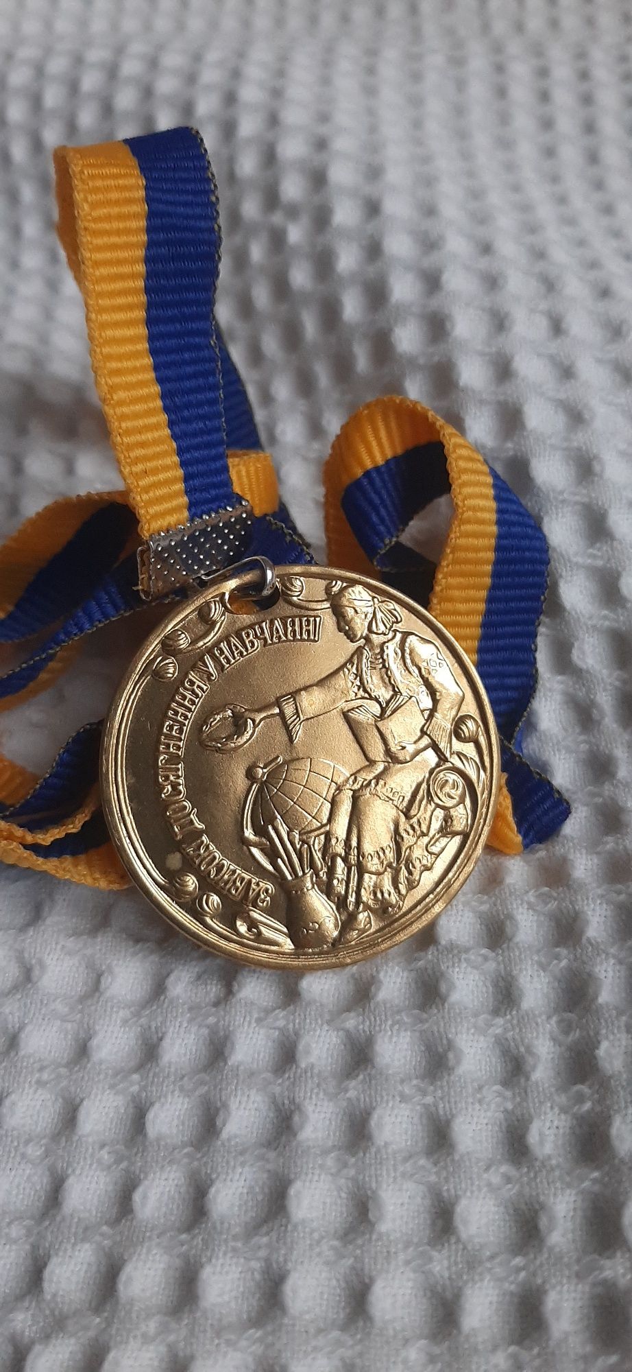 Вінтажна брошка .