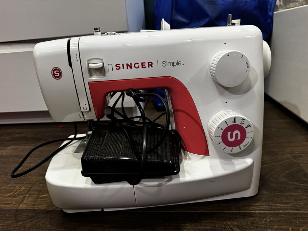 Продаю швейну машинку SINGER 3210