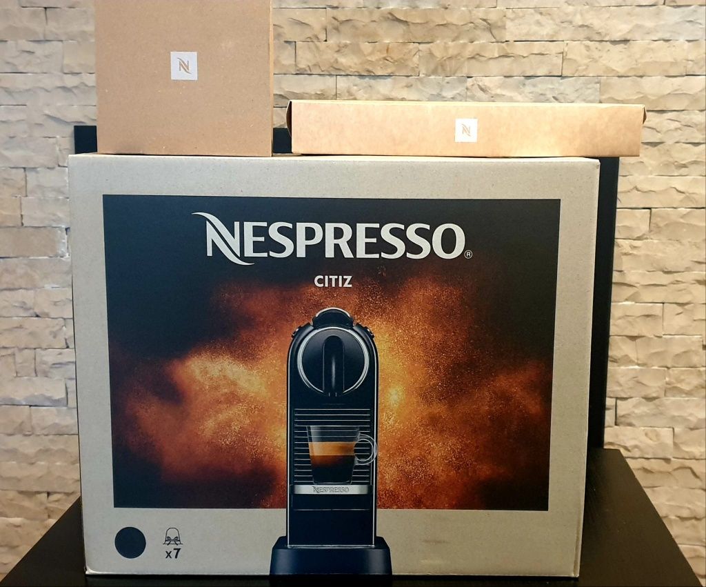 Máquina Café Nespresso c/ muitos acessórios