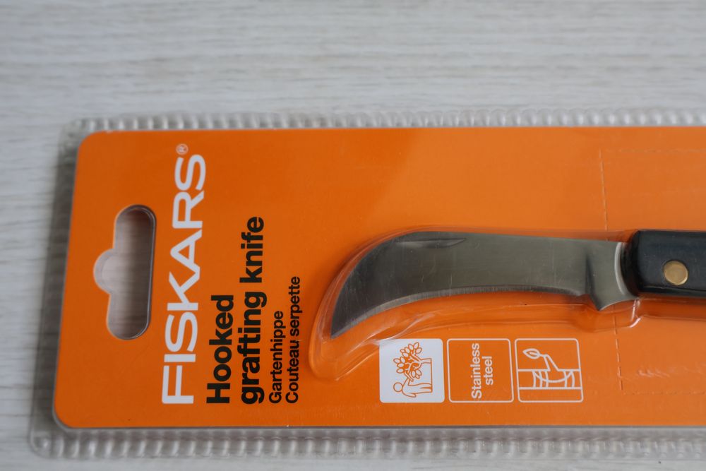 Зігнутий ніж для щеплень Fiskars K62. Оригінал!!!