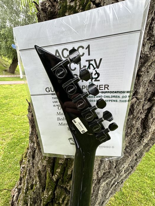 Електрогітара jackson kuxt blk king v bk комбопідсилювач vox