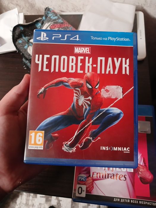 продаю игровую приставку PS4 Pro