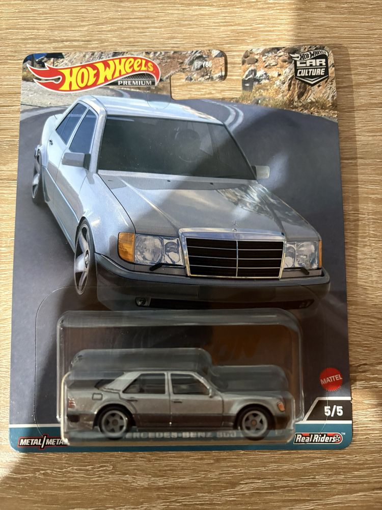 Hot Wheels Mercedes-Benz 500E Premium