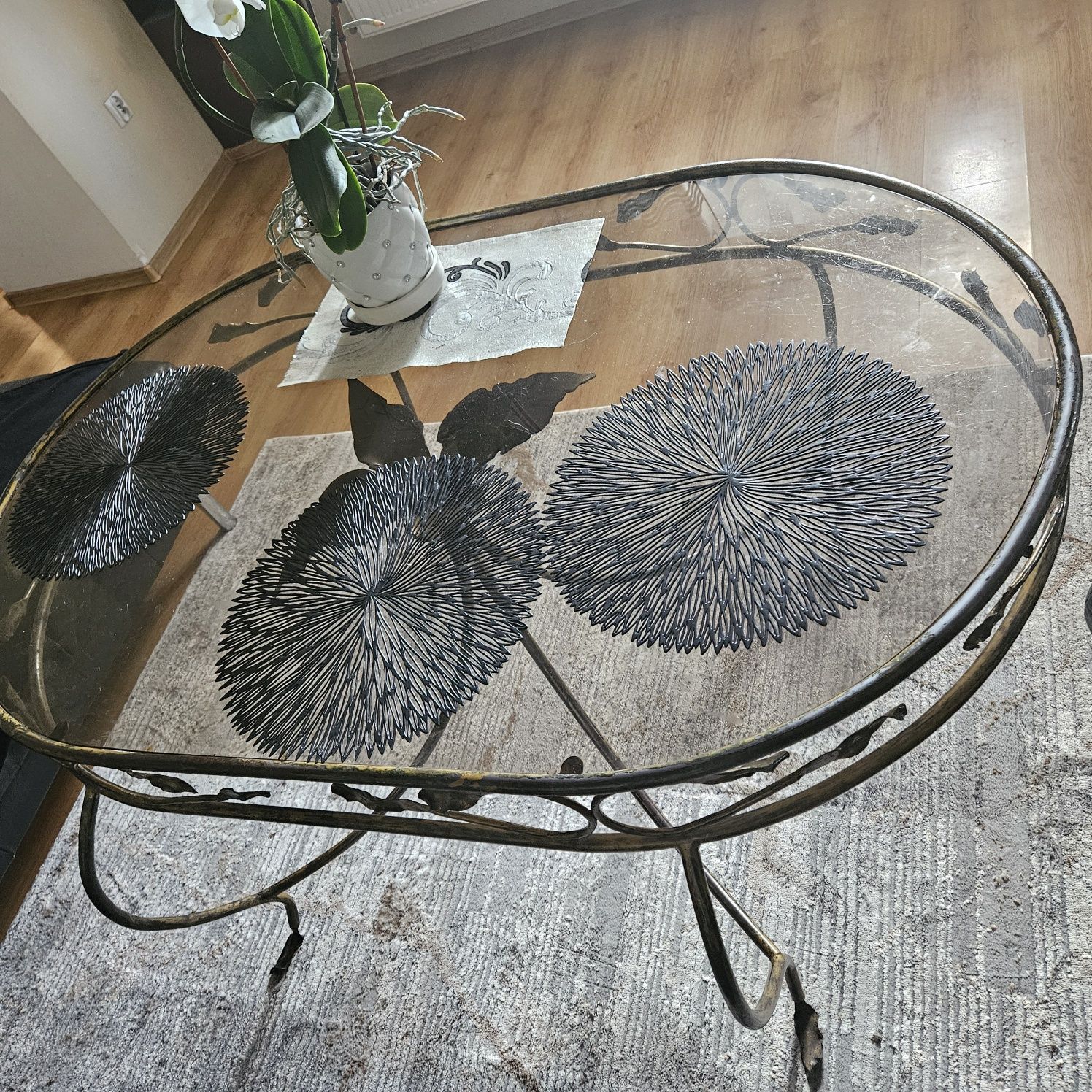 Duży stół do salonu metaloplastyka