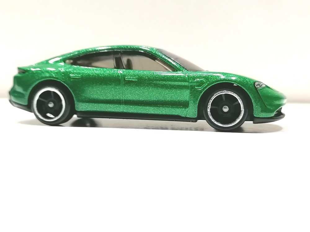 Hot Wheels Porsche Taycan Turbo S