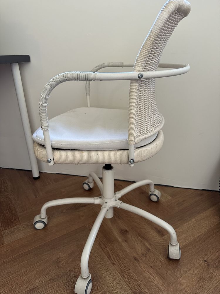 Fotel obrotowy wiklinowy IKEA Gregor biały / krzesło do biurka