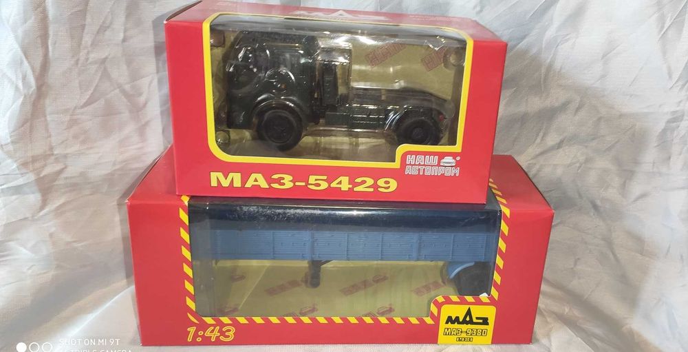 Колекційні масштабні моделі автомобілів з напівпричепами 1/43