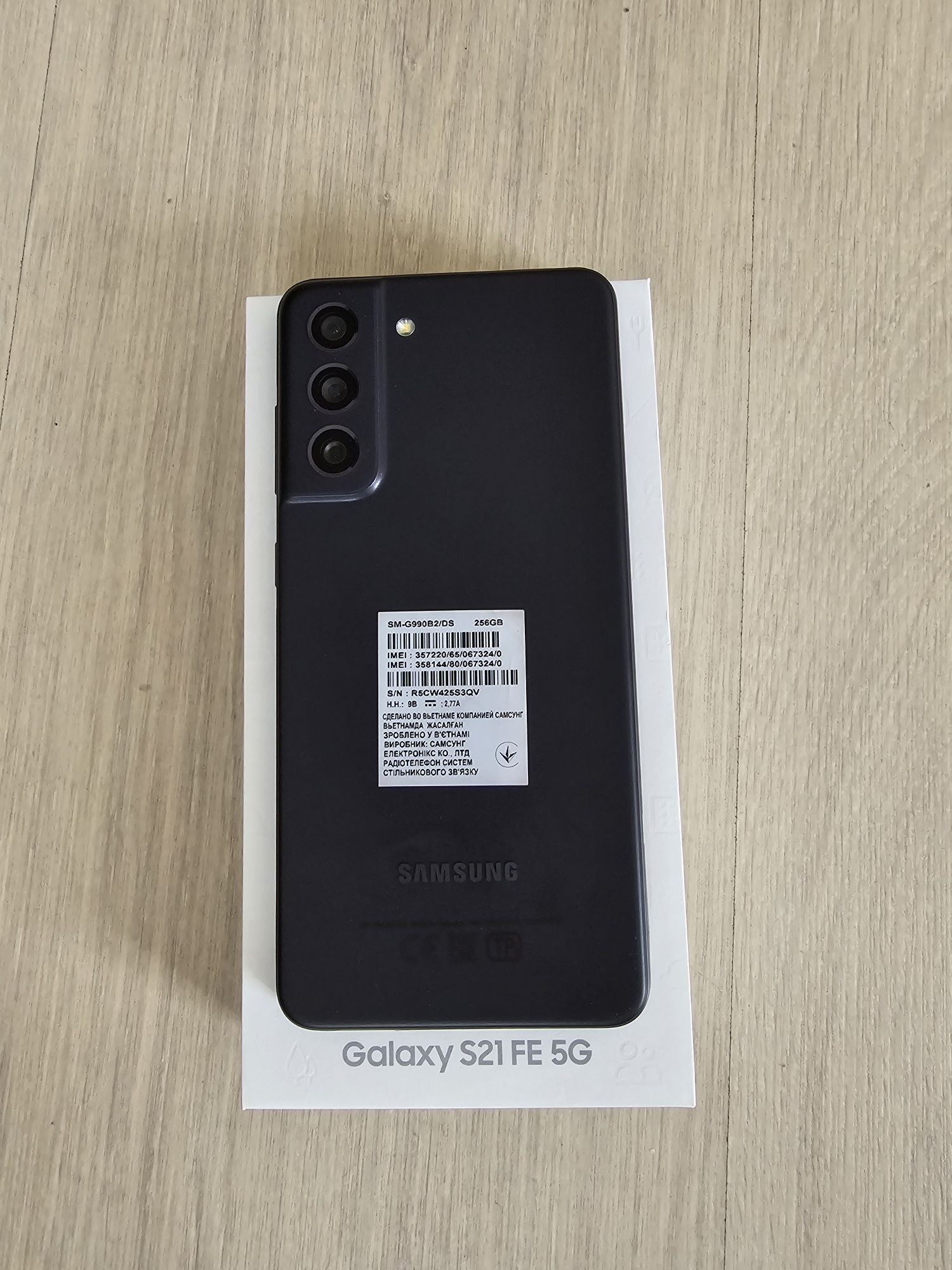 Продам телефон Galaxy S21 fe 8/256 graphite