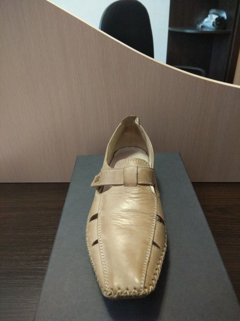 Продам кожаные мокасины