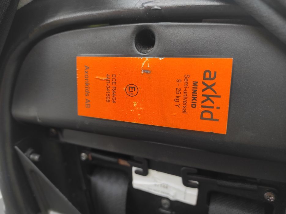 Fotelik tyłem Axkid minikid