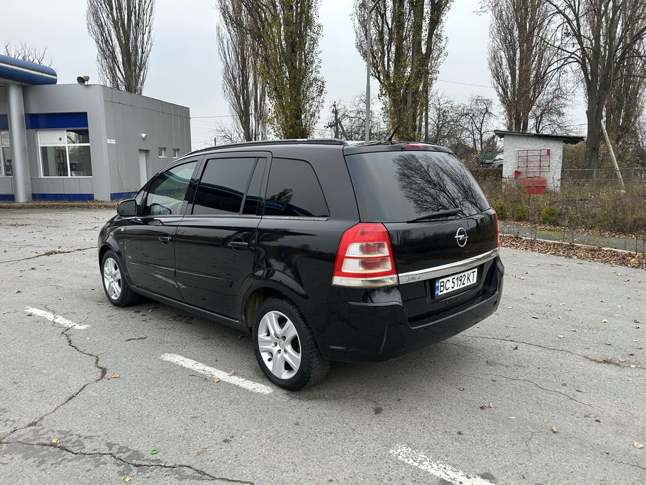 Opel zafira 2010 1.9tdi