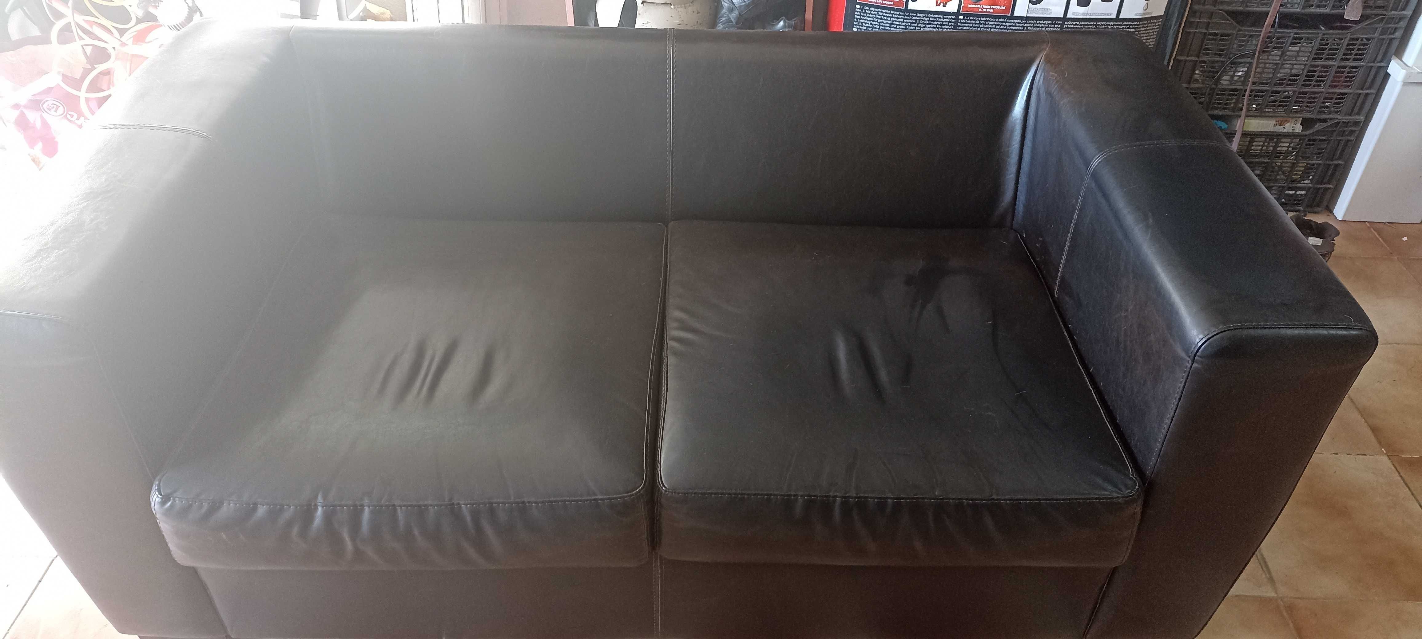 Vendo sofá-cama, 2 lugares, em pele, castanho escuro/preto