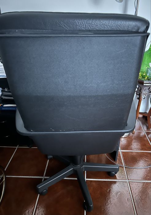 Cadeira escritório pele preta