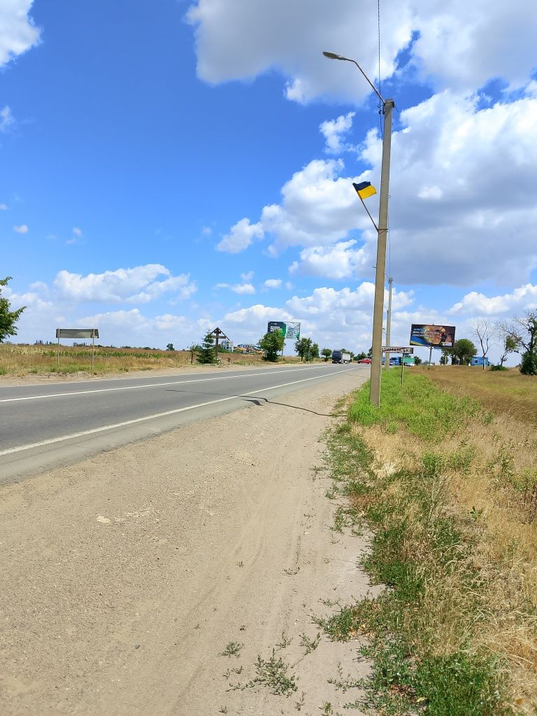 Срочно продам 4 гект, земли,на трассе , до круга,7км от хозяина