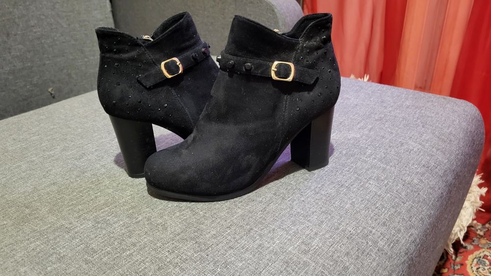 Продам осінню обув