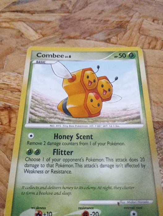 Combee 59 / 100 carta pokémon