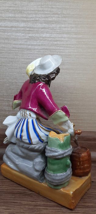 Статуэтка в стиле Jacob Petit Франция XIX в. Смотрите мои объявления!