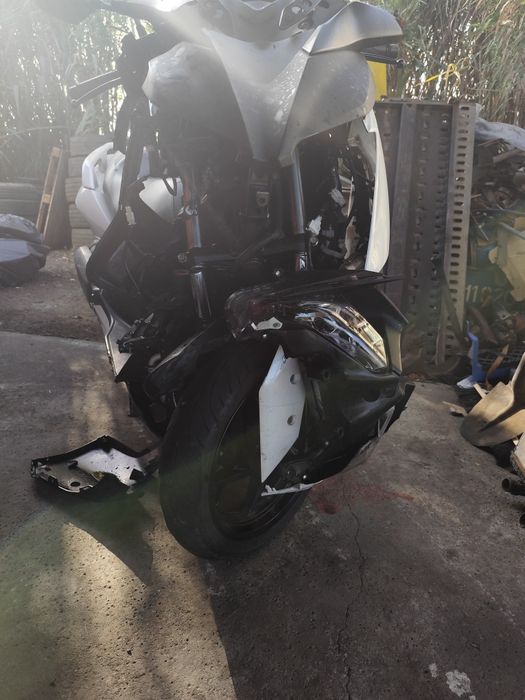 Yamaha XMAX 300 acidentada
