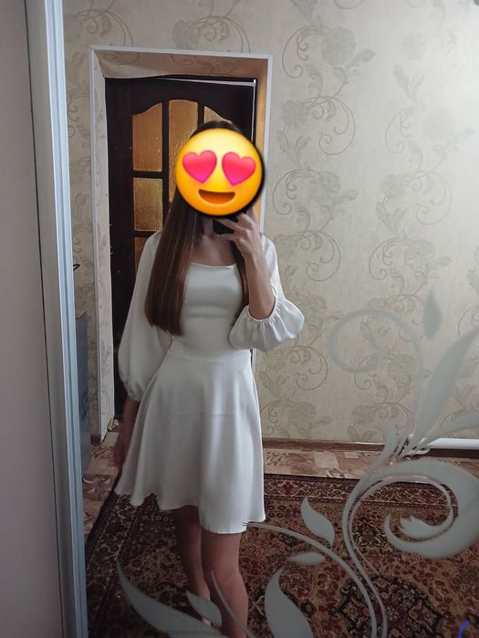 Сукня атласна біла