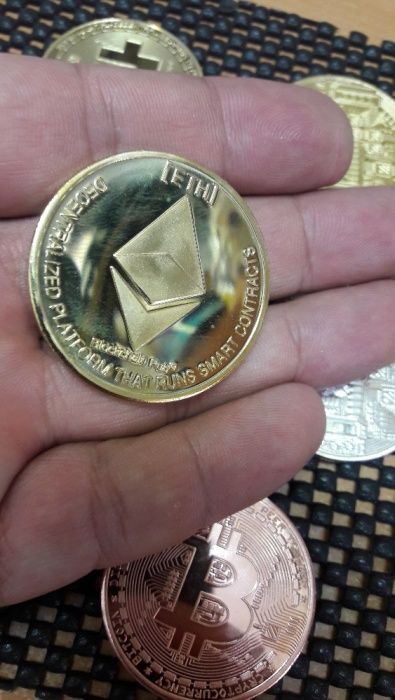 Монета Bitcoin (Биткоин) в чехле біткоін ETH, MONERO,Zcash, лайткоин