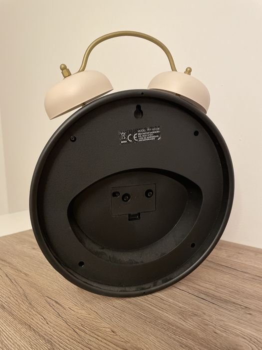 Duży rozowy zegar stojacy