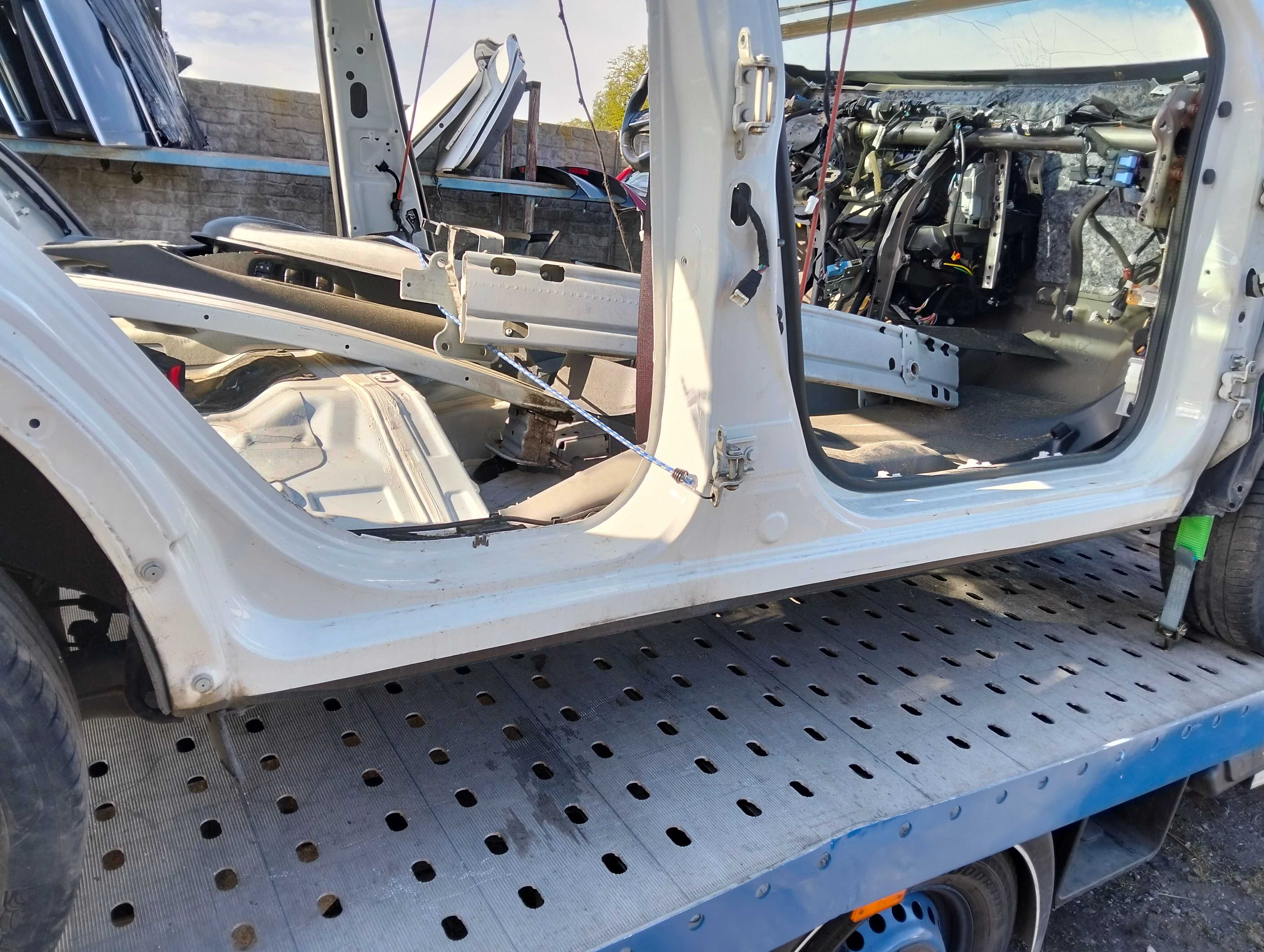 Próg lewy prawy Nissan Qashqai j11 cały