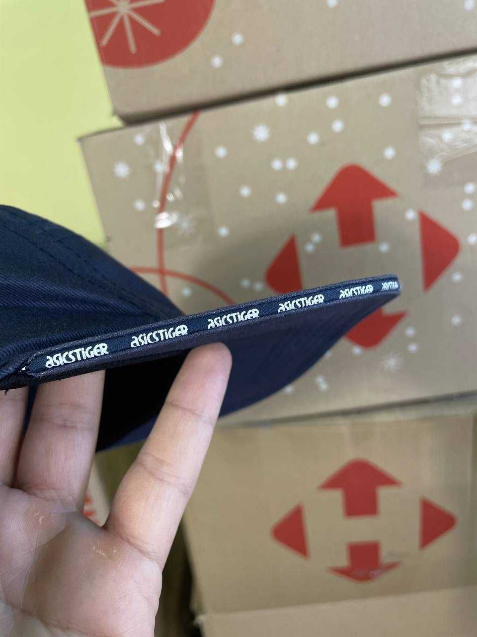 Чоловіча кепка пятипанелька asics tiger