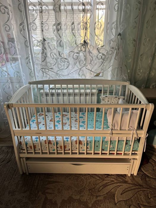 Продам дитяче ліжечко з матрацом